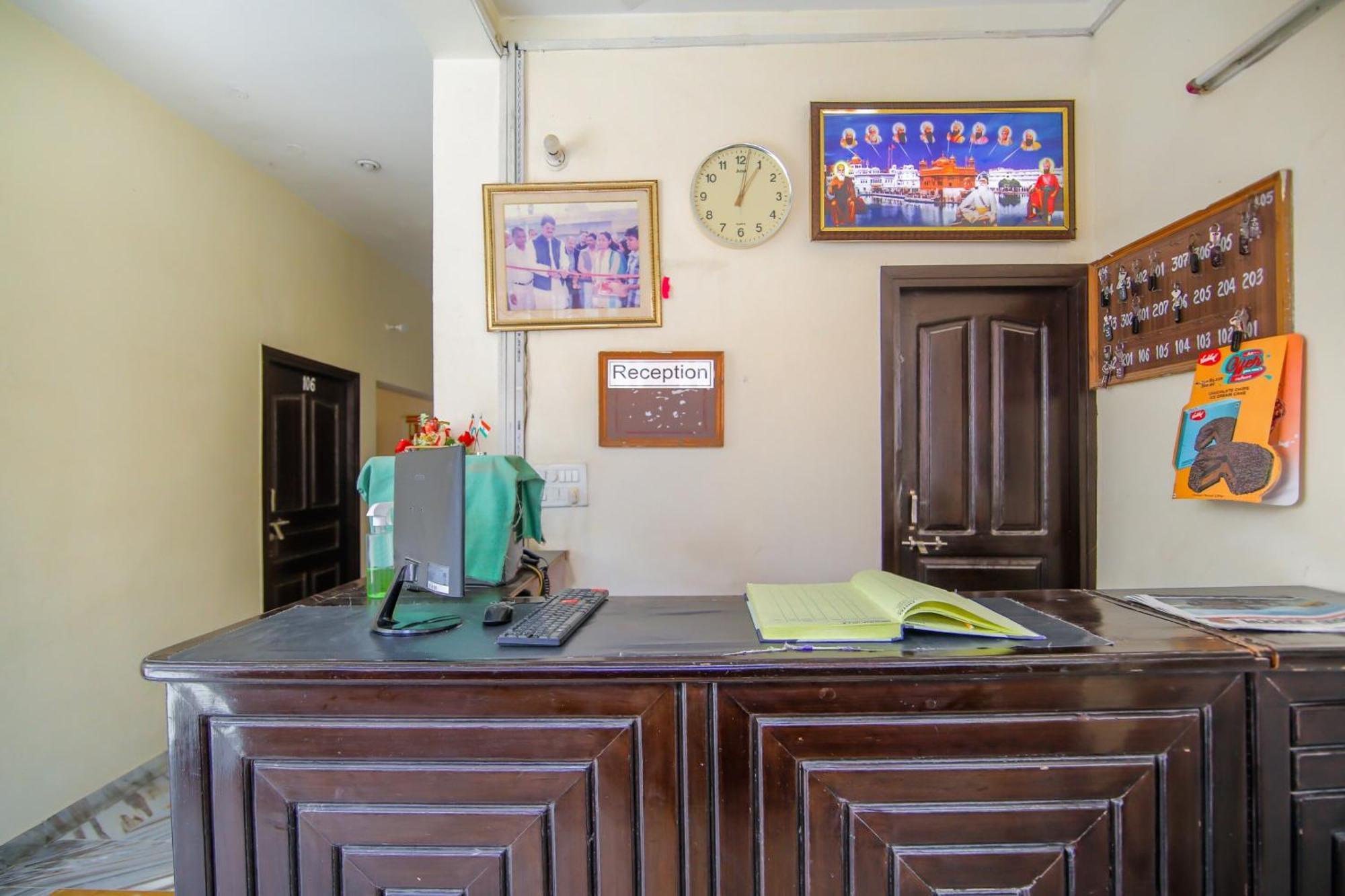 Collection O 81098 Hotel Royal Panjab Bijnaur Buitenkant foto